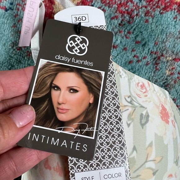 NWT Daisy Fuentes Push Up Bra 36D - Picture 3 of 3